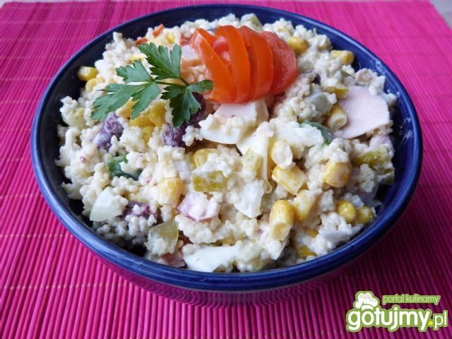 Sałatka z szynką i kaszą kuskus