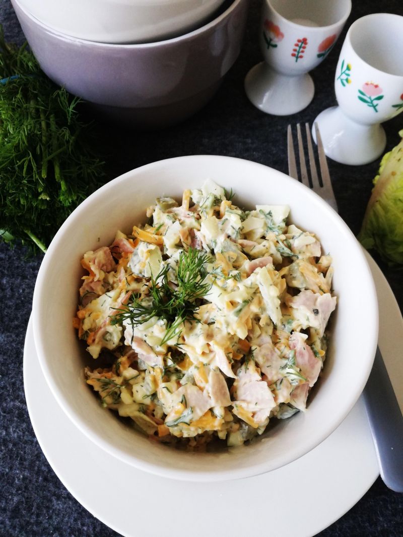 Sałatka z szynką i koprem