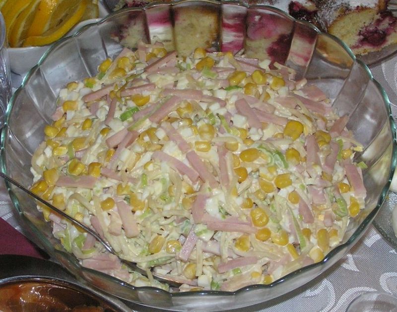 Sałatka z szynka i porą