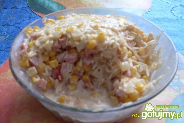 Sałatka z szynką i selerem