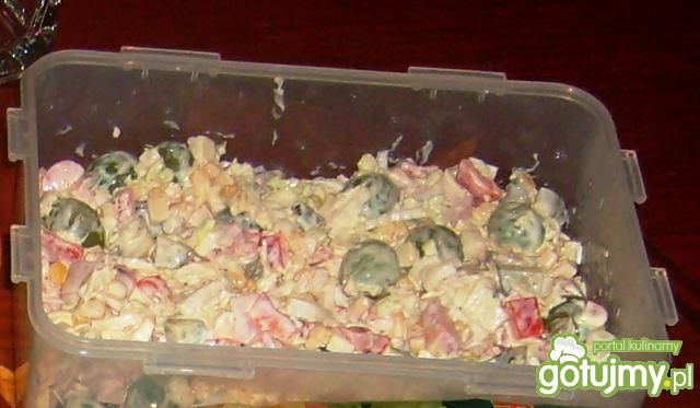 Sałatka z szynką i winogronami Sałatka z szynką i winogronami