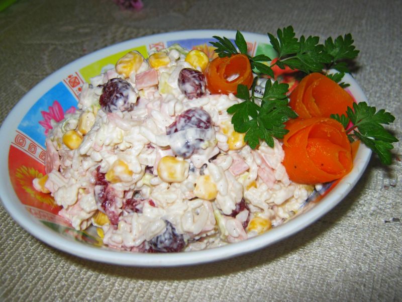 Sałatka z szynką i żurawiną