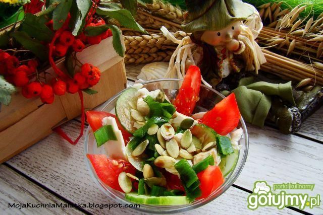 Sałatka z tofu i pestkami dyni 