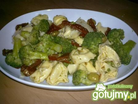 Sałatka z tortellini 2