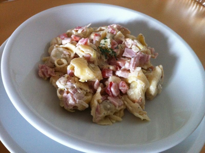 Sałatka z tortellini  Sałatka z tortellini