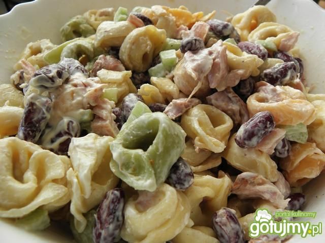Sałatka z tortellini ekspresowa. Sałatka z tortellini ekspresowa.