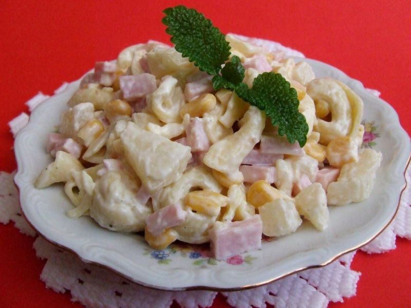 Sałatka z tortellini i ananasem  Sałatka z tortellini i ananasem