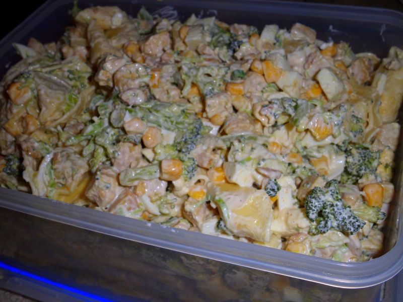 Sałatka z tortellini i brokułami Sałatka z tortellini i brokułami