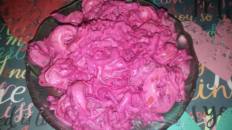 Sałatka z tortellini i buraczków.