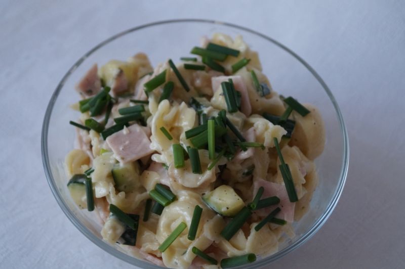 Sałatka z tortellini i cukinią Sałatka z tortellini i cukinią