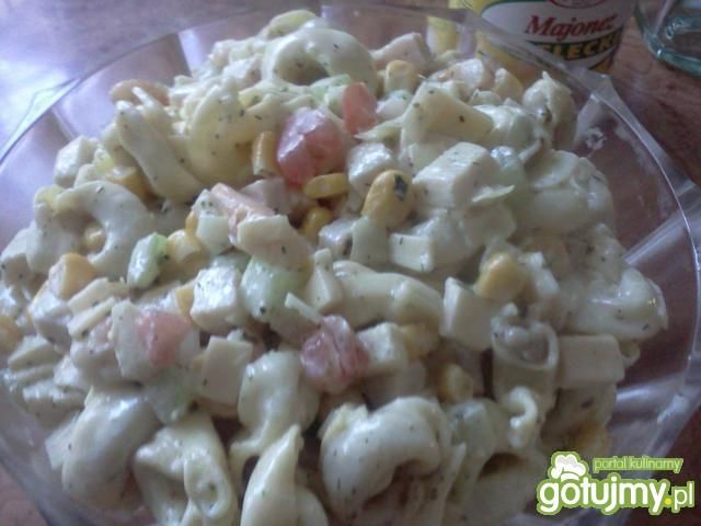 sałatka z tortellini i krewetek