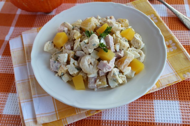 Sałatka z tortellini i marynowaną dynią Sałatka z tortellini i marynowaną dynią