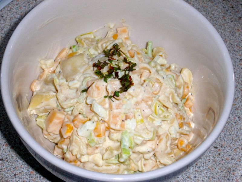 Sałatka z tortellini serowym