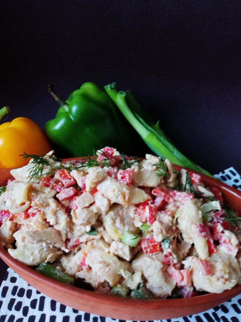 Sałatka z tortellini ,szynką i serem feta