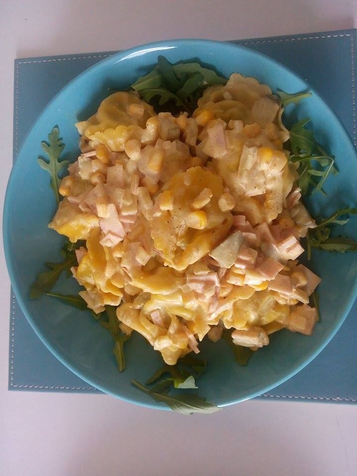 Sałatka z Tortellini z ricottą i szpinakiem Sałatka z Tortellini z ricottą i szpinakiem