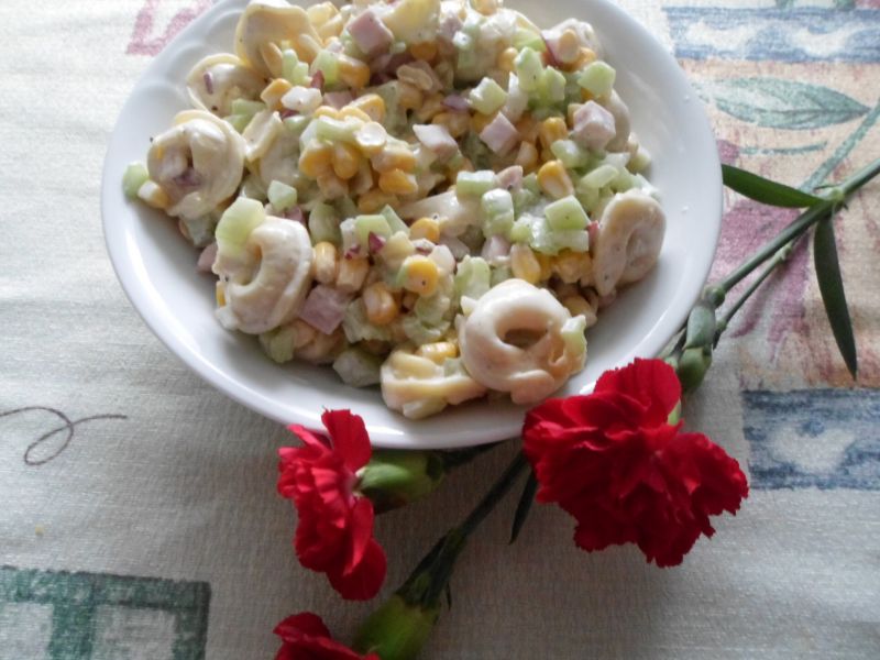 Sałatka z torttelini Sałatka z torttelini