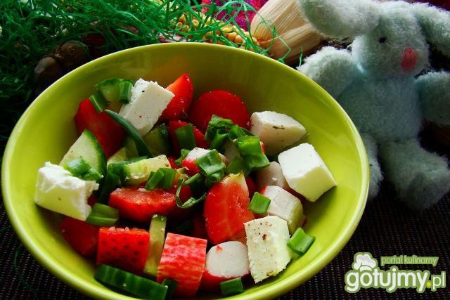 Sałatka z truskawek,fety i ogórka Sałatka z truskawek,fety i ogórka