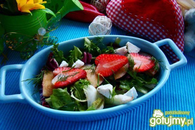 Sałatka z truskawek i śliwki 