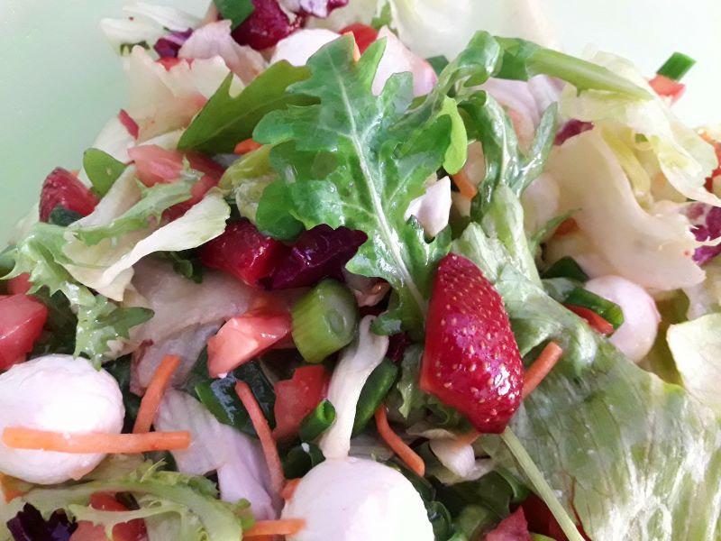 Sałatka z truskawkami Sałatka z truskawkami