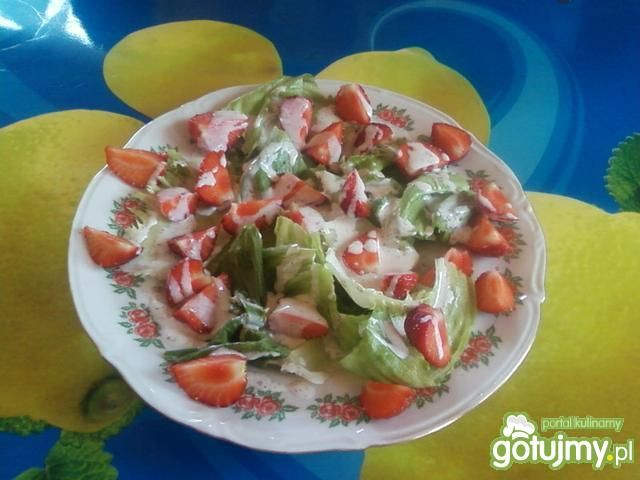 Sałatka z truskawkami na ostro.