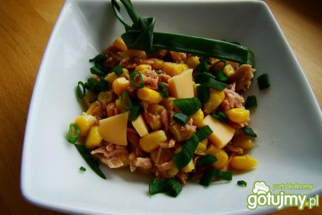 Sałatka z tuńczyka i sera 