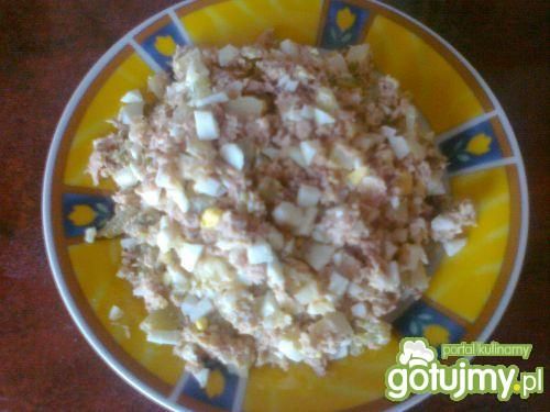 Sałatka z tuńczyka - śniadaniowa