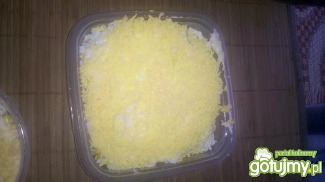 Sałatka z tuńczyka z kukurydzą i jajkem 