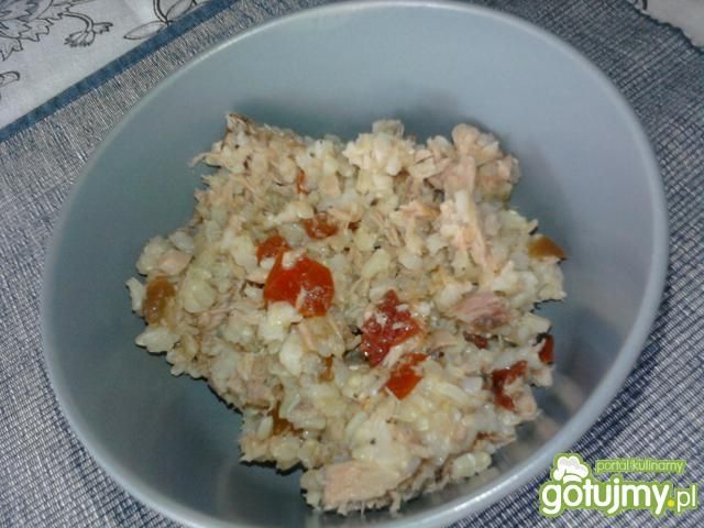 Sałatka z tuńczyka z ryżem brązowym