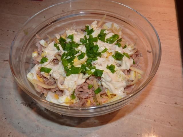 sałatka z tuńczykiem 