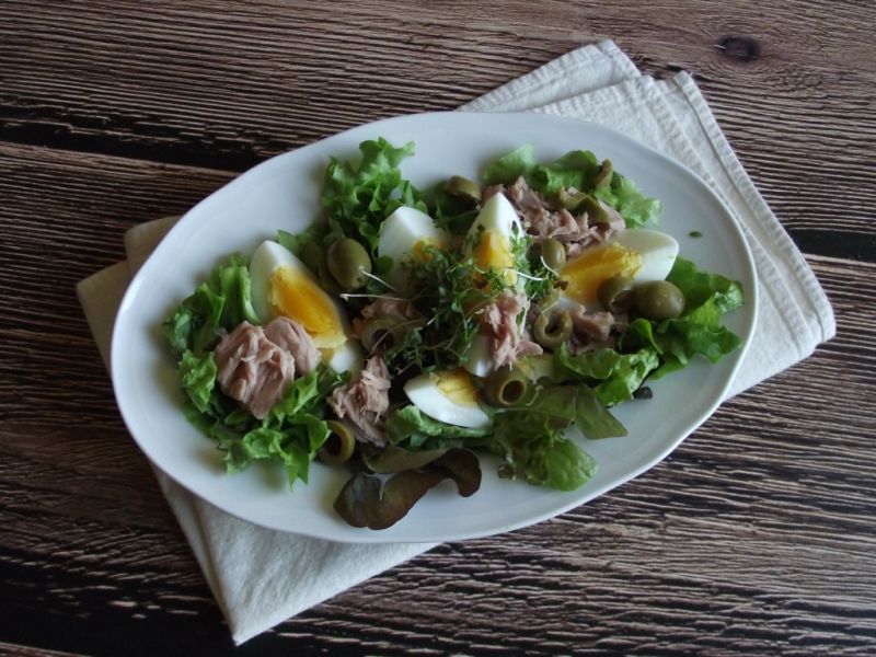 Sałatka z tuńczykiem Sałatka z tuńczykiem