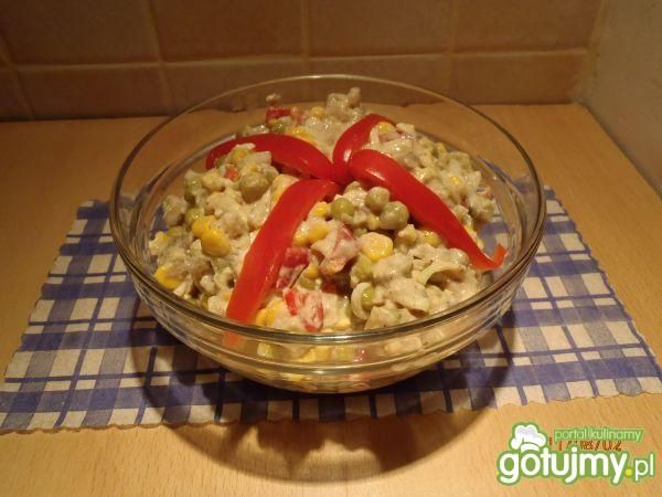 Sałatka z tuńczykiem Sałatka z tuńczykiem