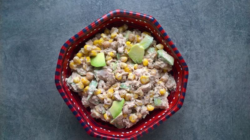 Sałatka z tuńczykiem i awokado