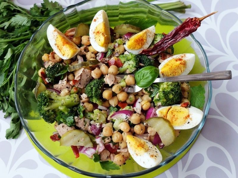 Sałatka z tuńczykiem i ciecierzycą 