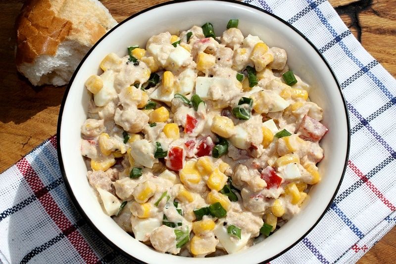 Sałatka z tuńczykiem i ciecierzycą