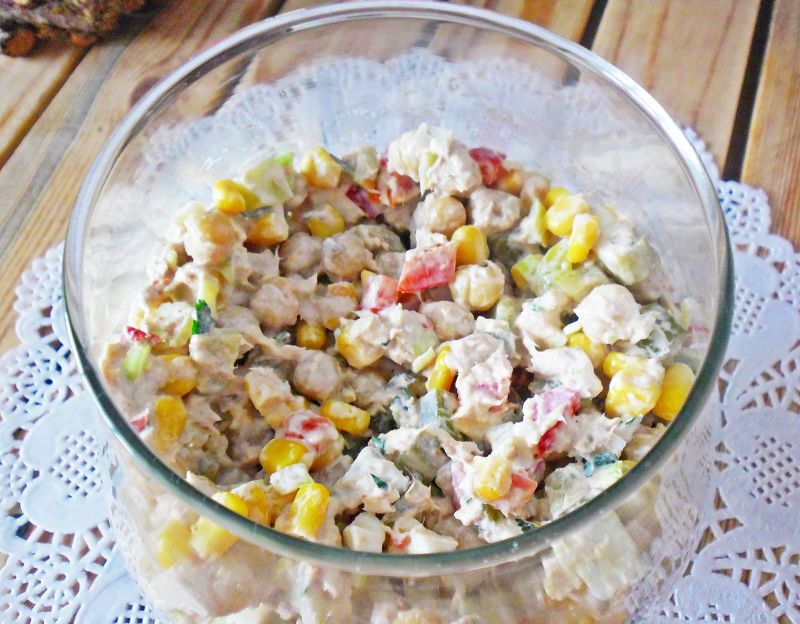 Sałatka z tuńczykiem i cieciorką