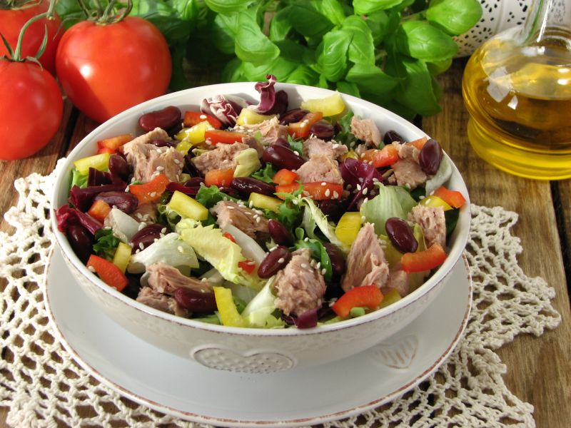 Sałatka z tuńczykiem i fasolą Sałatka z tuńczykiem i fasolą