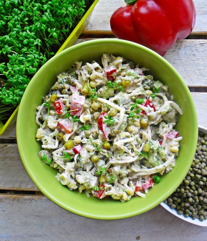 Sałatka z tuńczykiem i fasola mung  Sałatka z tuńczykiem i fasola mung