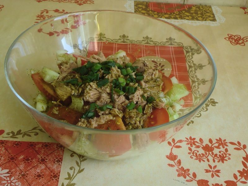 Sałatka z tuńczykiem i fetą