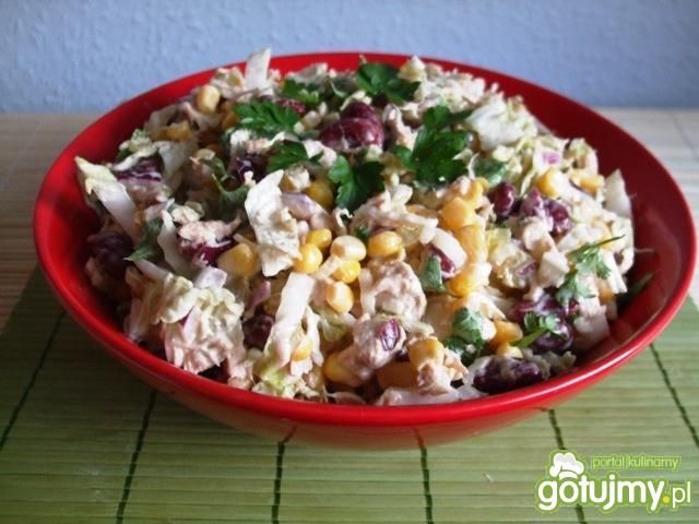 Sałatka z tuńczykiem i kapustą pekińską