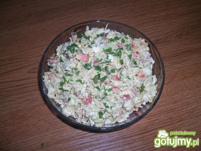 Sałatka z tuńczykiem i kapustą pekińską Sałatka z tuńczykiem i kapustą pekińską