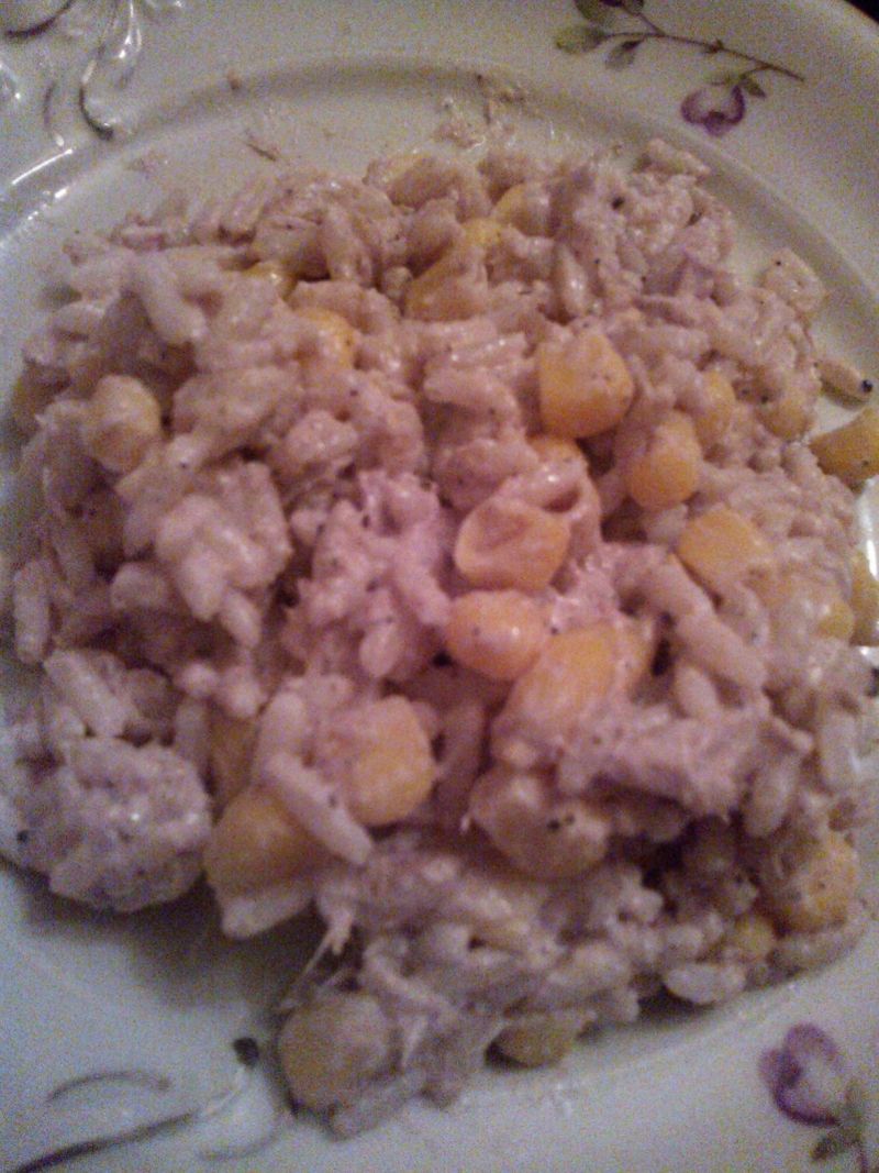 Sałatka z tuńczykiem i kukurydzą Sałatka z tuńczykiem i kukurydzą