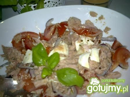 Sałatka z tuńczykiem i mozzarellą