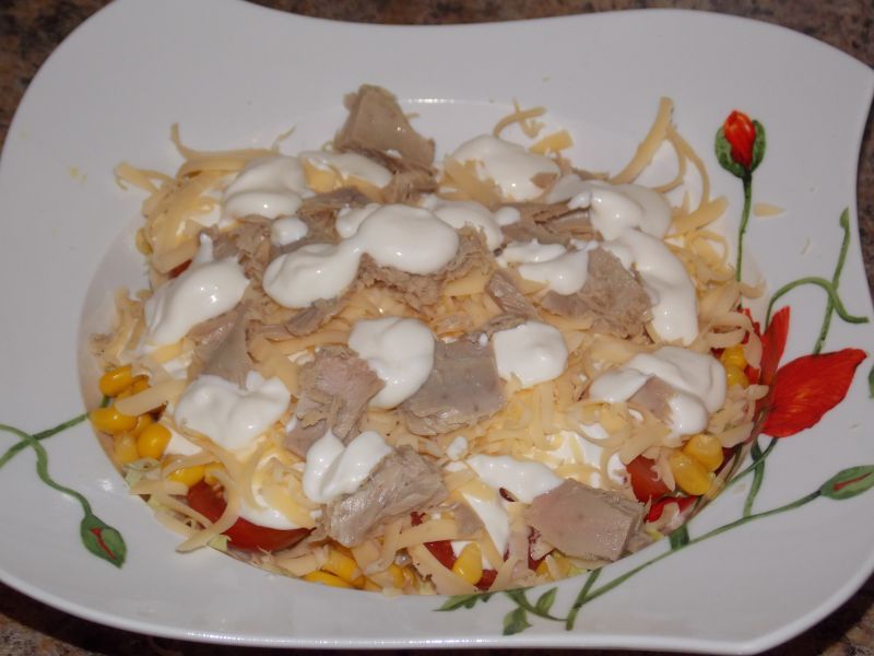 Sałatka z tuńczykiem i pomidorkami