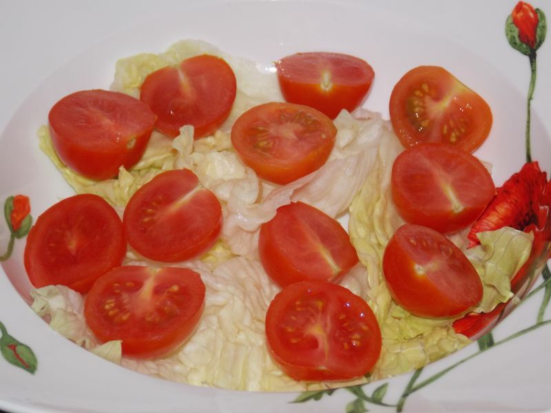 Sałatka z tuńczykiem i pomidorkami