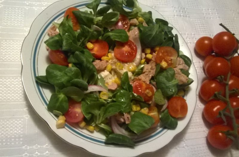 Sałatka z tuńczykiem i roszponką