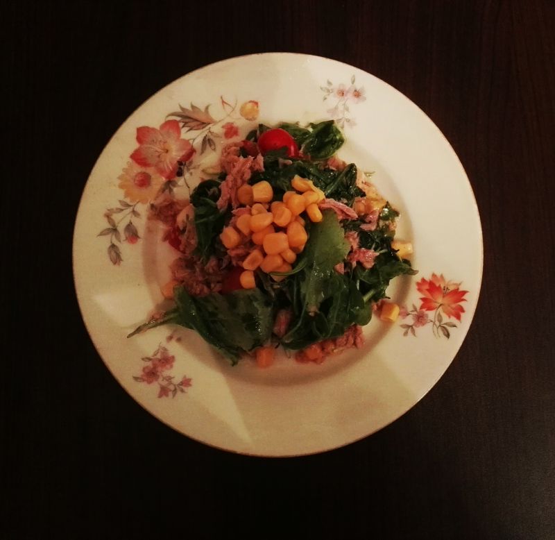 Sałatka z tuńczykiem i rukolą