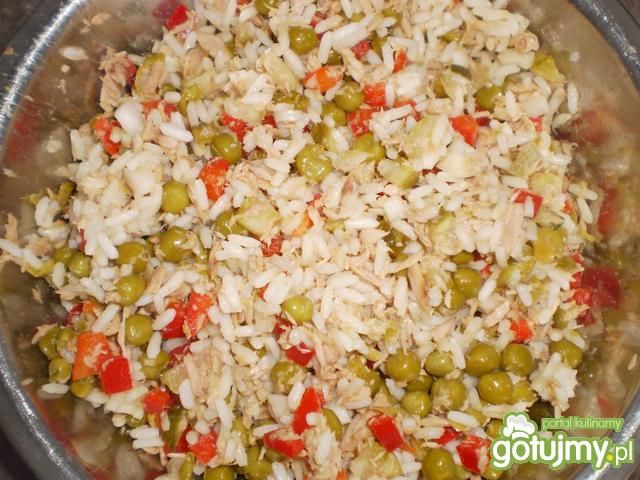 Sałatka z Tuńczykiem i ryżem   Sałatka z Tuńczykiem i ryżem