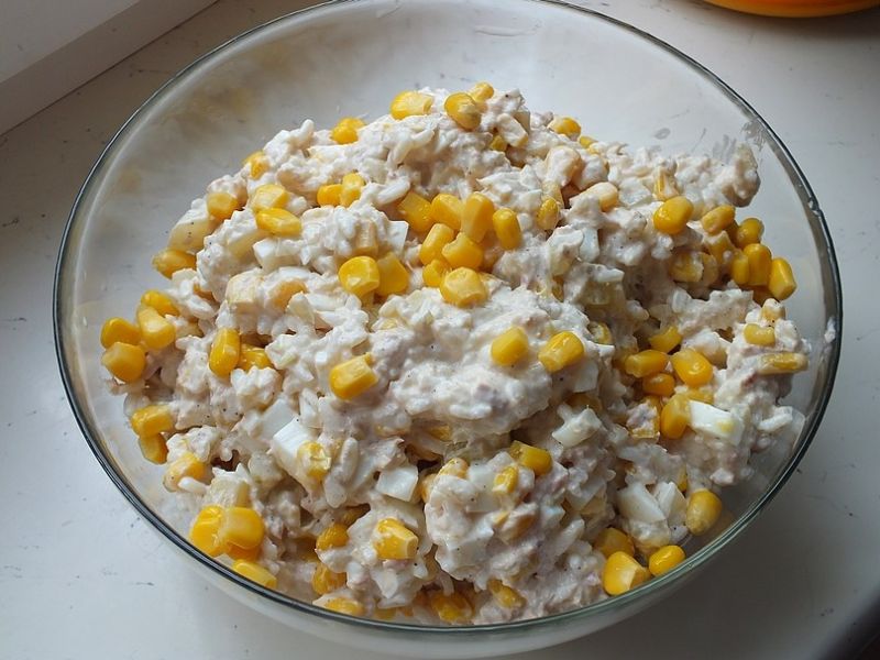 Sałatka z tuńczykiem i ryżem