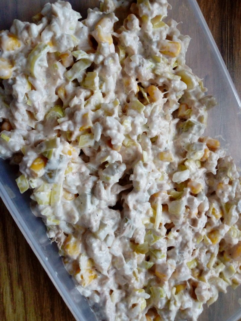 Sałatka z tuńczykiem i ryżem