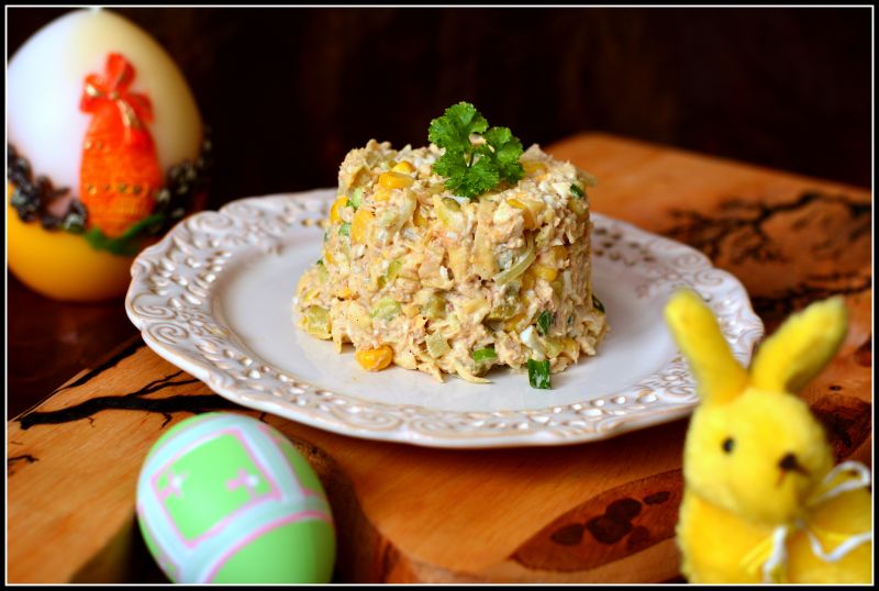 Sałatka z tuńczykiem i serem Sałatka z tuńczykiem i serem